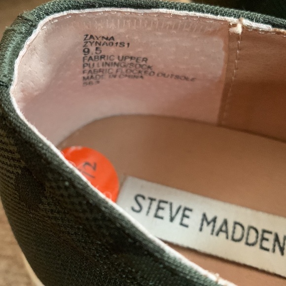 Steve Madden Zayna shiny green camo 1.5” height white soles sz9.5 run small - Picture 6 of 8